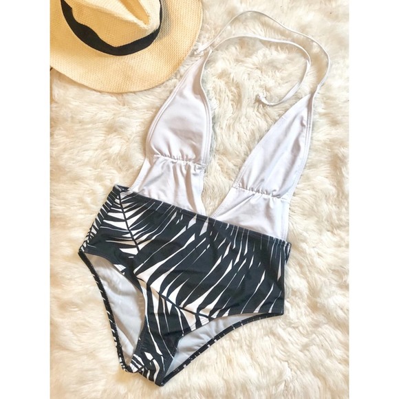 0126 Black and White One Piece Swimsuit - Picture 1 of 6